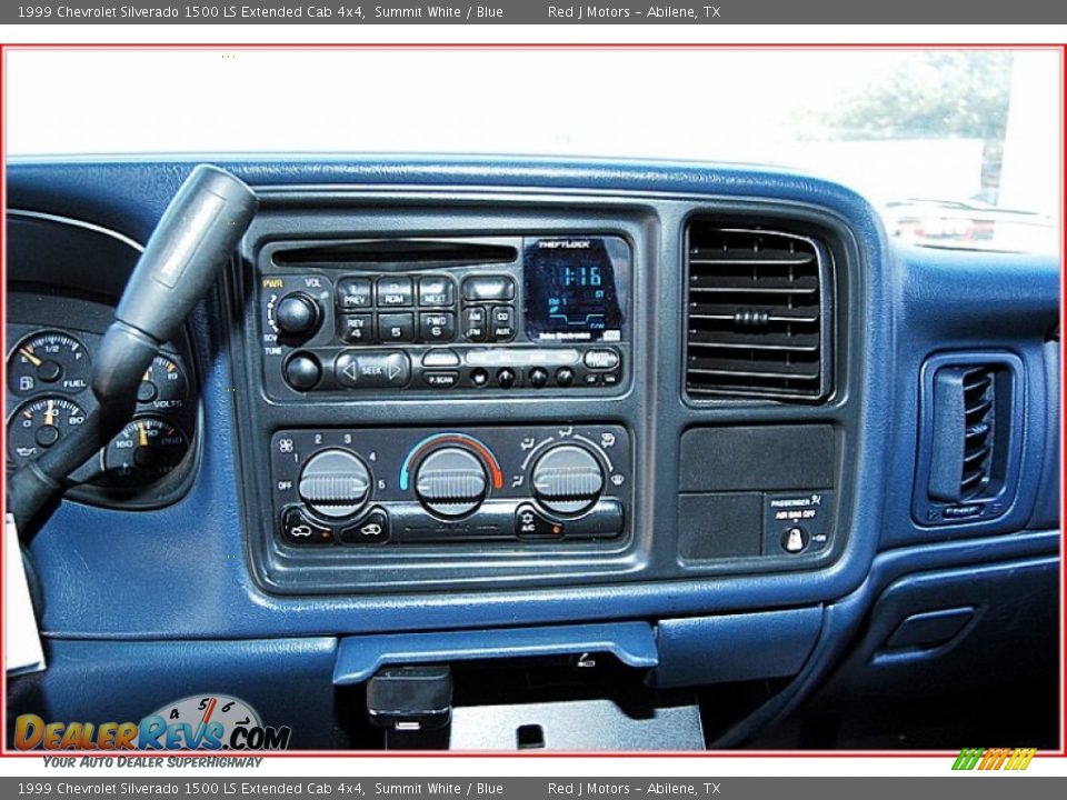 Audio System of 1999 Chevrolet Silverado 1500 LS Extended Cab 4x4 Photo #21