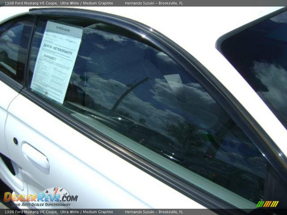1998 Ford Mustang V6 Coupe Ultra White / Medium Graphite Photo #9