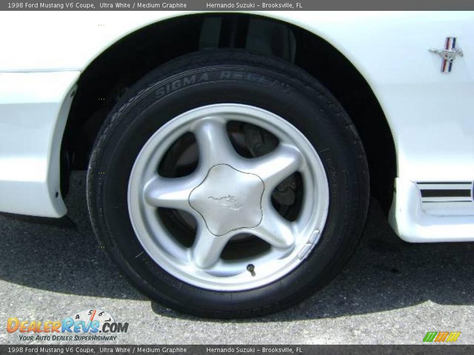 1998 Ford Mustang V6 Coupe Ultra White / Medium Graphite Photo #11