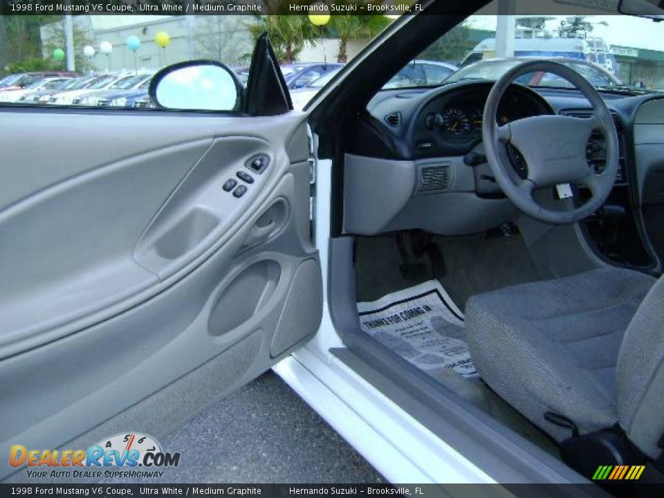 1998 Ford Mustang V6 Coupe Ultra White / Medium Graphite Photo #14