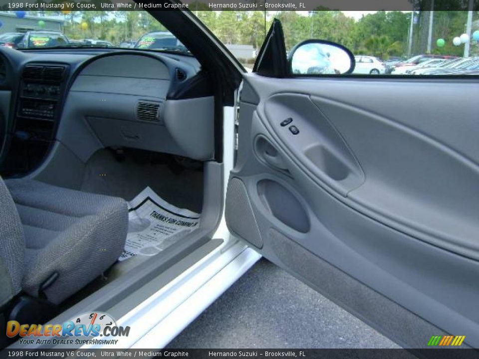 1998 Ford Mustang V6 Coupe Ultra White / Medium Graphite Photo #18
