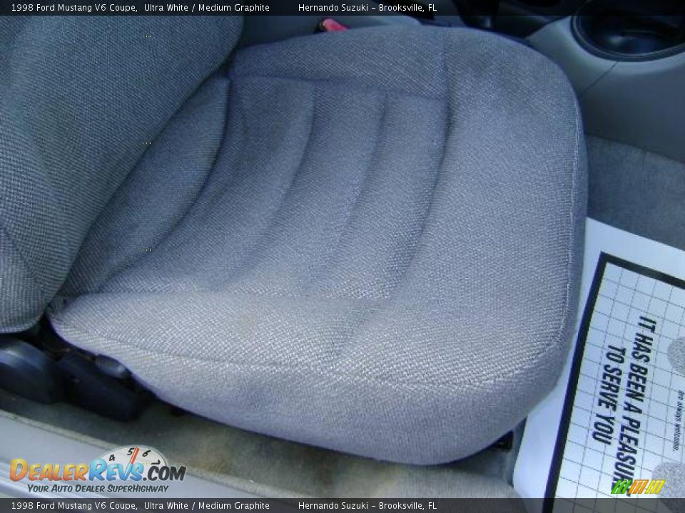 1998 Ford Mustang V6 Coupe Ultra White / Medium Graphite Photo #19
