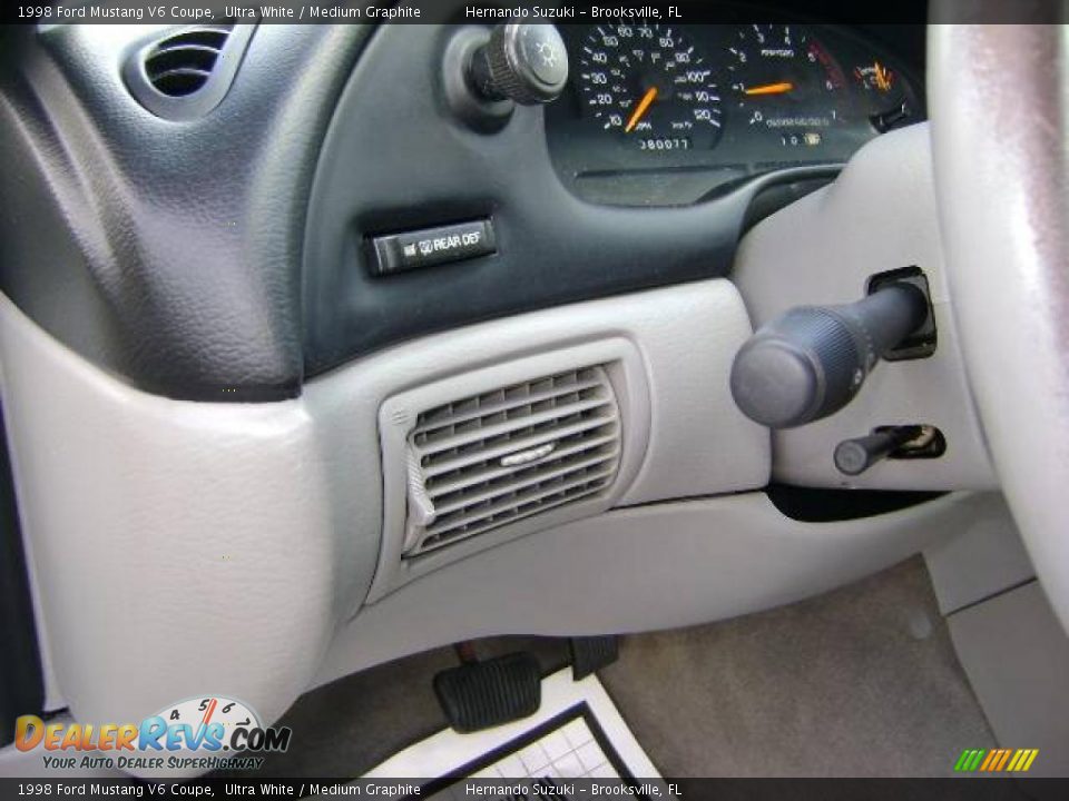 1998 Ford Mustang V6 Coupe Ultra White / Medium Graphite Photo #23