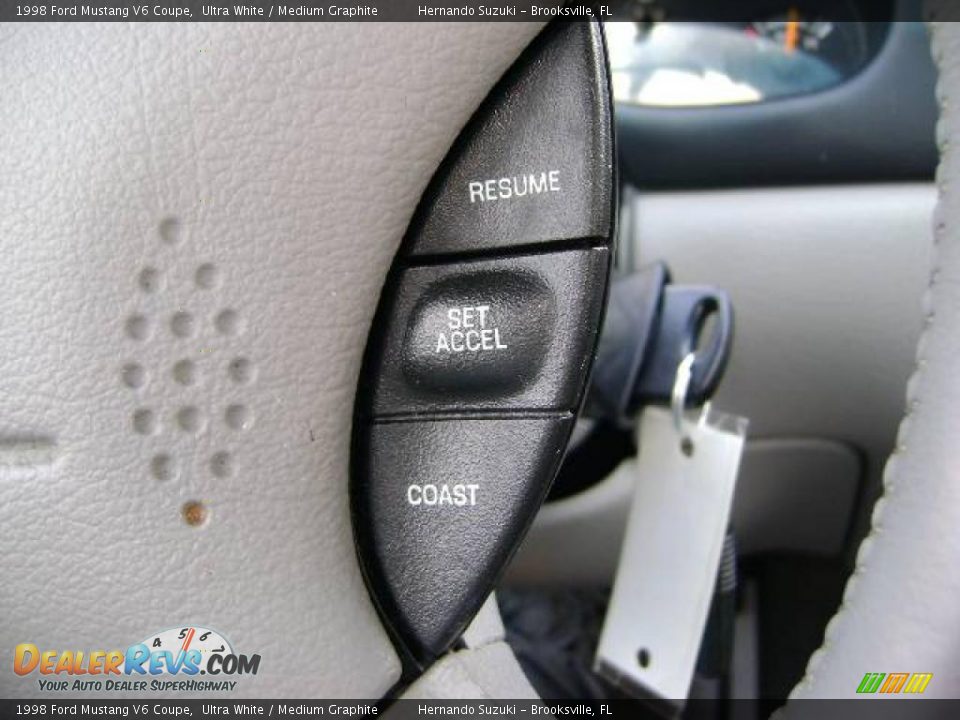 1998 Ford Mustang V6 Coupe Ultra White / Medium Graphite Photo #26