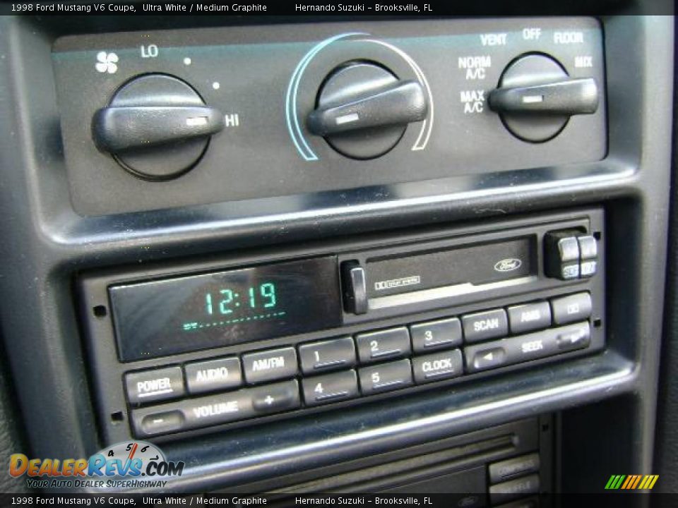 1998 Ford Mustang V6 Coupe Ultra White / Medium Graphite Photo #27