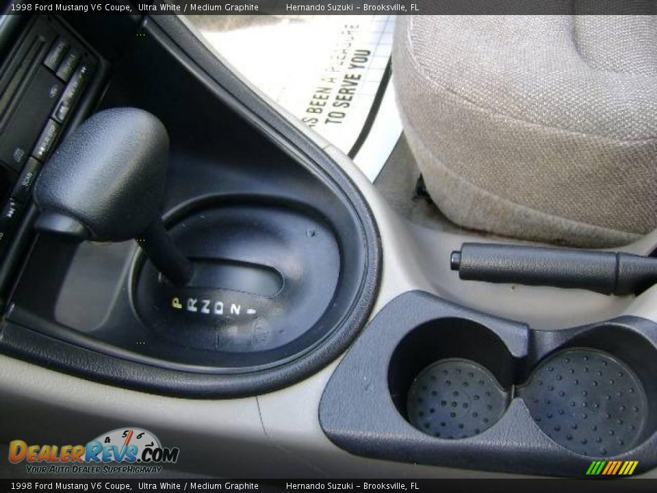 1998 Ford Mustang V6 Coupe Ultra White / Medium Graphite Photo #29