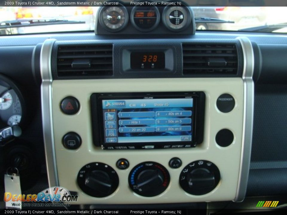 Controls of 2009 Toyota FJ Cruiser 4WD Photo #11