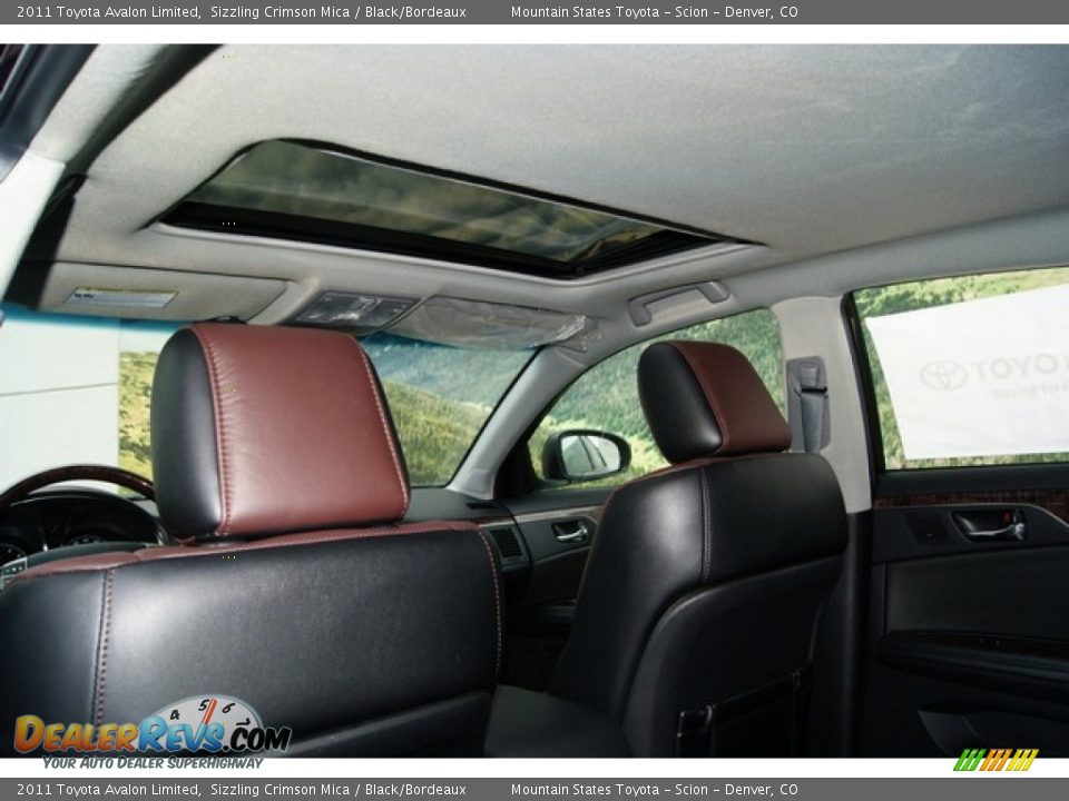Sunroof of 2011 Toyota Avalon Limited Photo #9