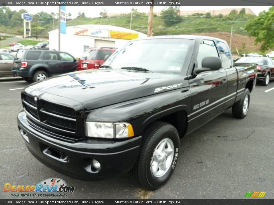 Front 3/4 View of 2000 Dodge Ram 1500 Sport Extended Cab Photo #5