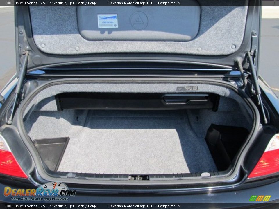 2002 BMW 3 Series 325i Convertible Trunk Photo #12