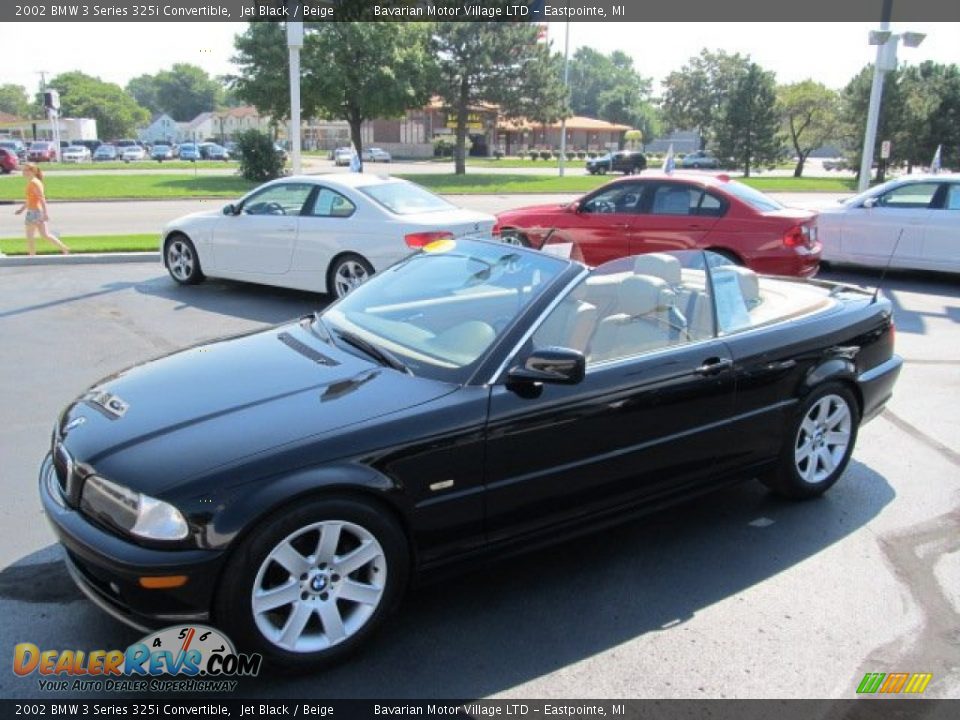 Front 3/4 View of 2002 BMW 3 Series 325i Convertible Photo #16