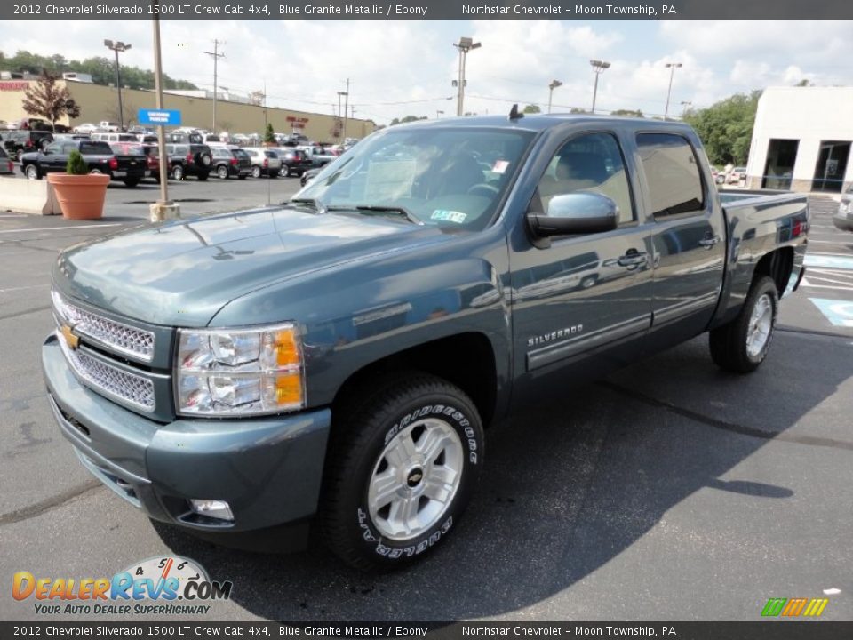 Front 3/4 View of 2012 Chevrolet Silverado 1500 LT Crew Cab 4x4 Photo #3