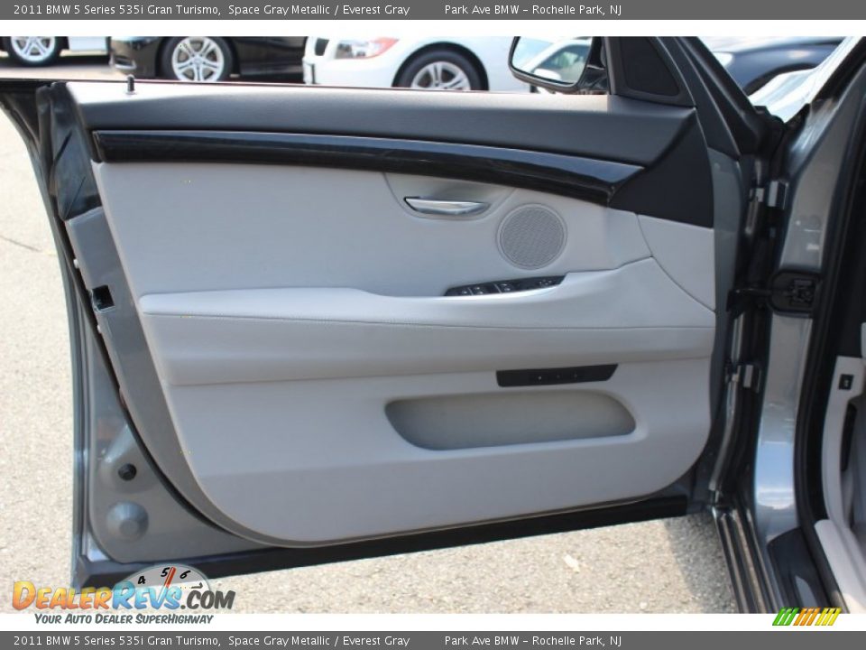 Door Panel of 2011 BMW 5 Series 535i Gran Turismo Photo #9