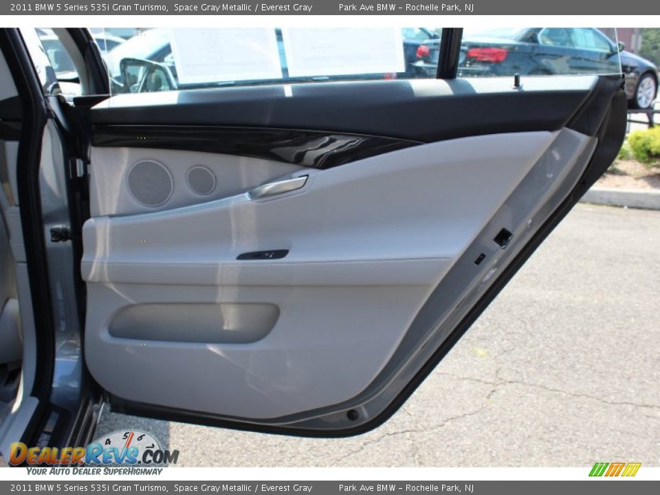 Door Panel of 2011 BMW 5 Series 535i Gran Turismo Photo #23