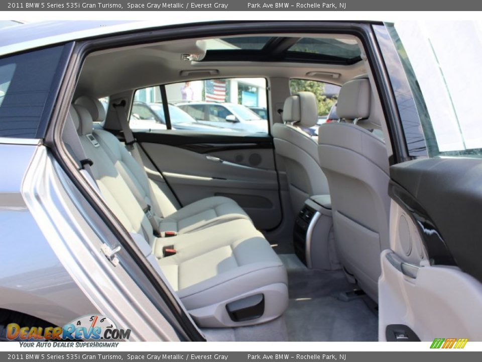 Everest Gray Interior - 2011 BMW 5 Series 535i Gran Turismo Photo #24