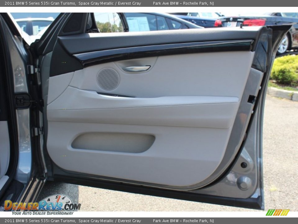 Door Panel of 2011 BMW 5 Series 535i Gran Turismo Photo #25