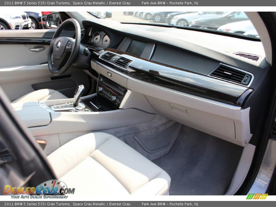 Dashboard of 2011 BMW 5 Series 535i Gran Turismo Photo #26