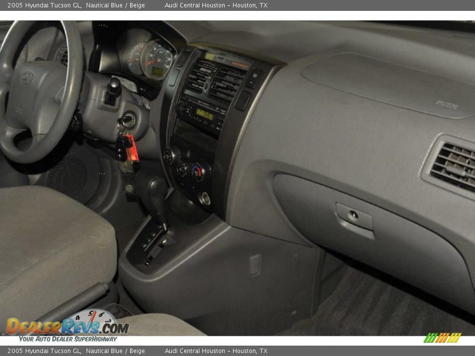 2005 Hyundai Tucson GL Nautical Blue / Beige Photo #29