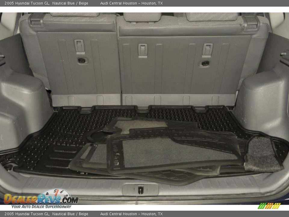 2005 Hyundai Tucson GL Nautical Blue / Beige Photo #31