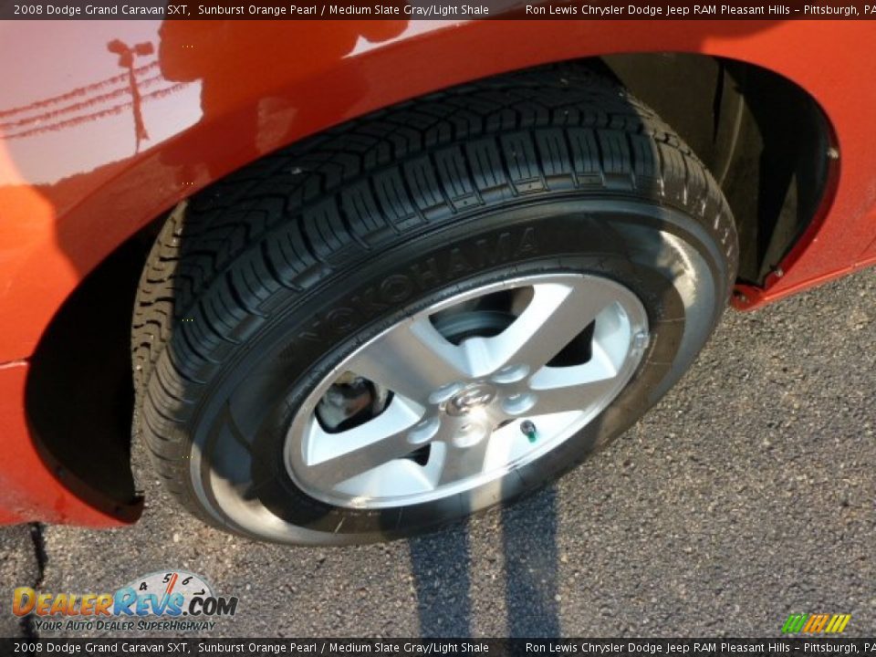 2008 Dodge Grand Caravan SXT Sunburst Orange Pearl / Medium Slate Gray/Light Shale Photo #9