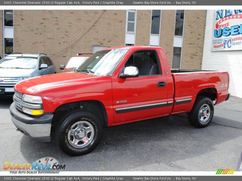 2002 Chevrolet Silverado 1500 LS Regular Cab 4x4 Victory Red / Graphite Gray Photo #3