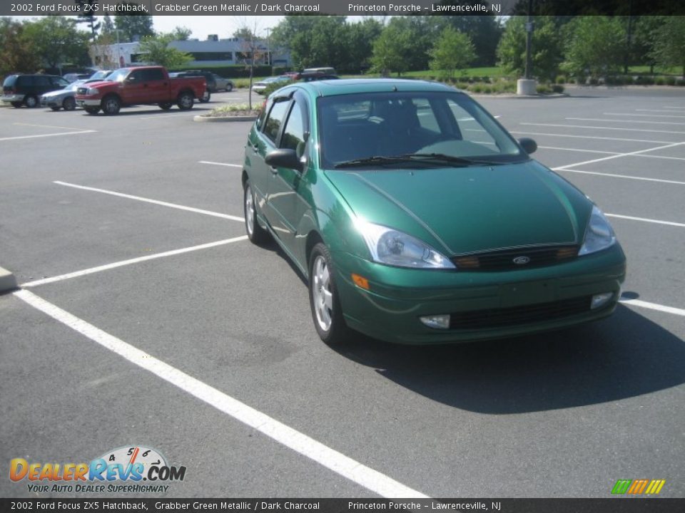 2002 Ford Focus ZX5 Hatchback Grabber Green Metallic / Dark Charcoal Photo #2
