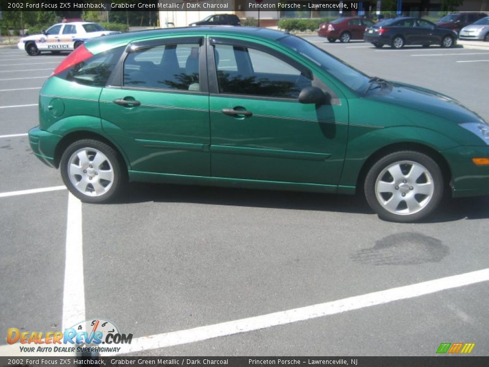 2002 Ford Focus ZX5 Hatchback Grabber Green Metallic / Dark Charcoal Photo #8
