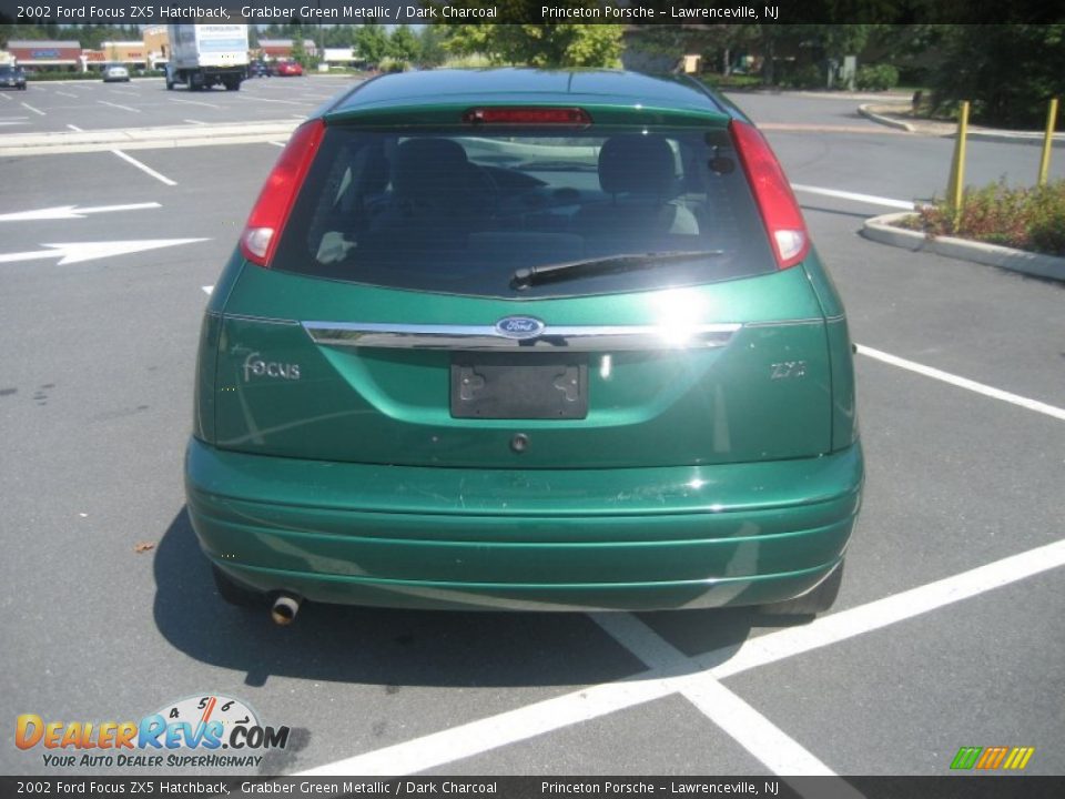 2002 Ford Focus ZX5 Hatchback Grabber Green Metallic / Dark Charcoal Photo #10