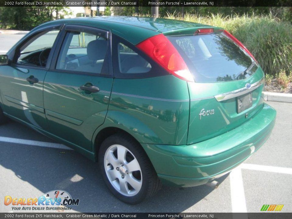 2002 Ford Focus ZX5 Hatchback Grabber Green Metallic / Dark Charcoal Photo #13