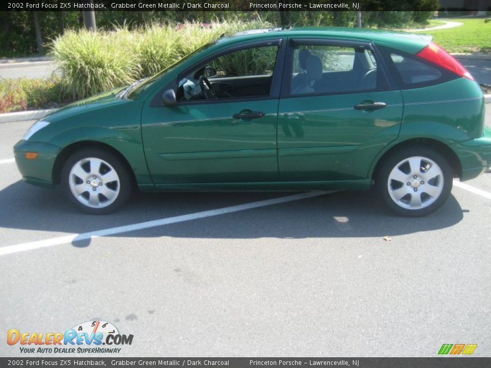 2002 Ford Focus ZX5 Hatchback Grabber Green Metallic / Dark Charcoal Photo #14
