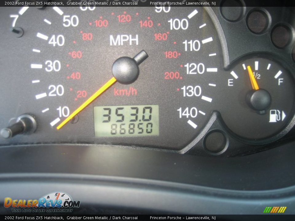 2002 Ford Focus ZX5 Hatchback Grabber Green Metallic / Dark Charcoal Photo #16