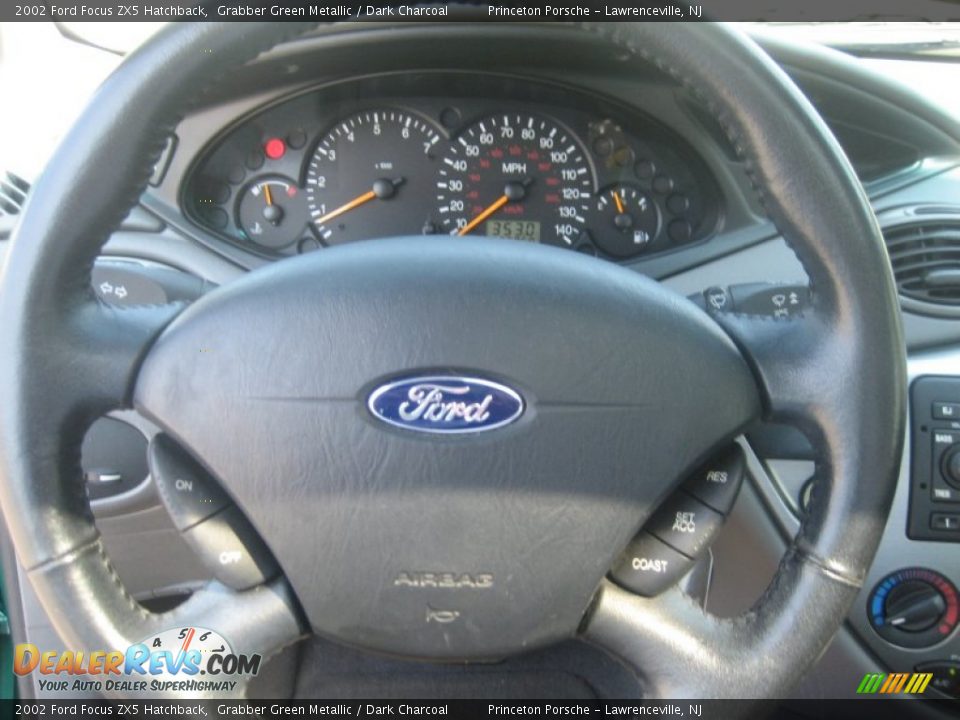 2002 Ford Focus ZX5 Hatchback Grabber Green Metallic / Dark Charcoal Photo #18