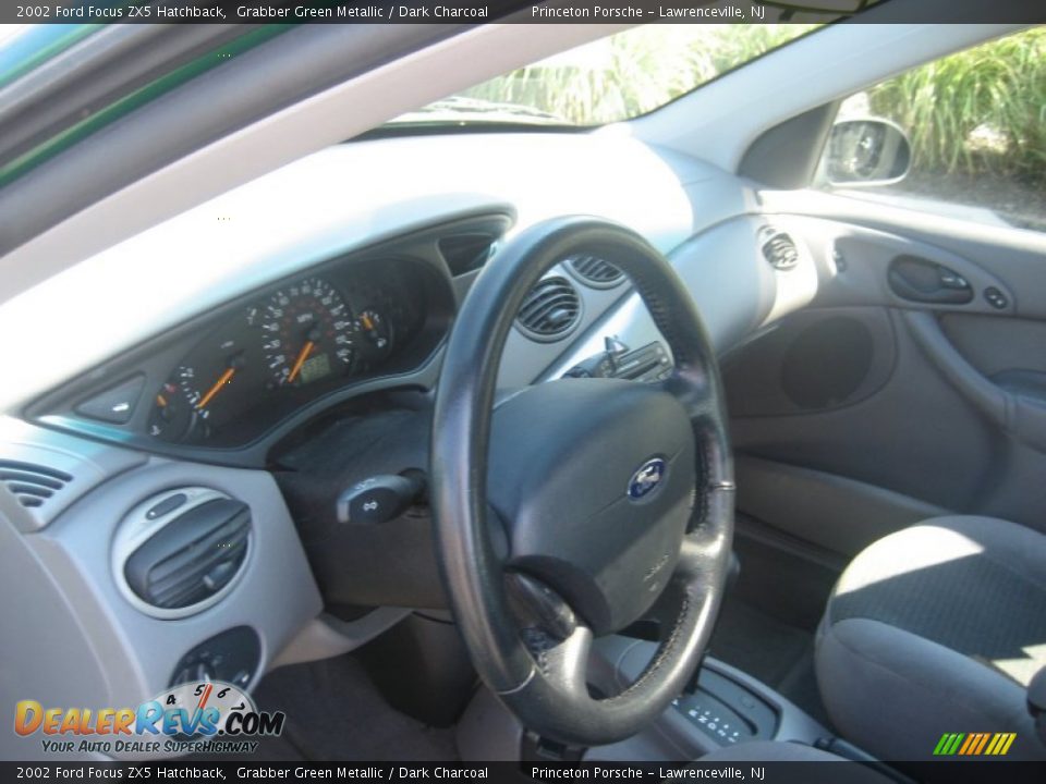 2002 Ford Focus ZX5 Hatchback Grabber Green Metallic / Dark Charcoal Photo #19