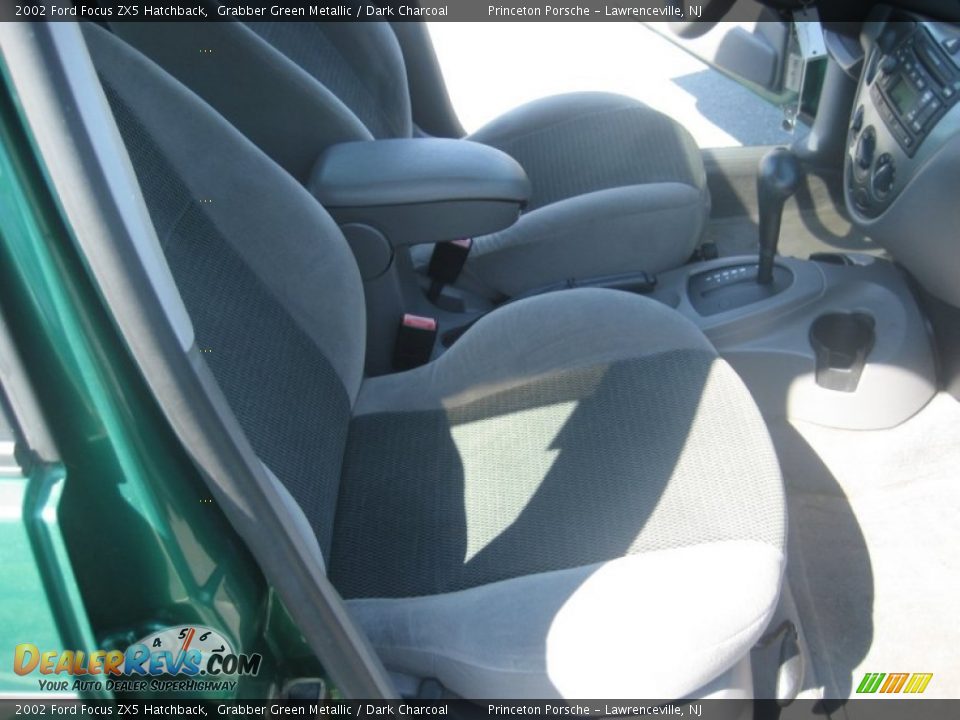 2002 Ford Focus ZX5 Hatchback Grabber Green Metallic / Dark Charcoal Photo #21