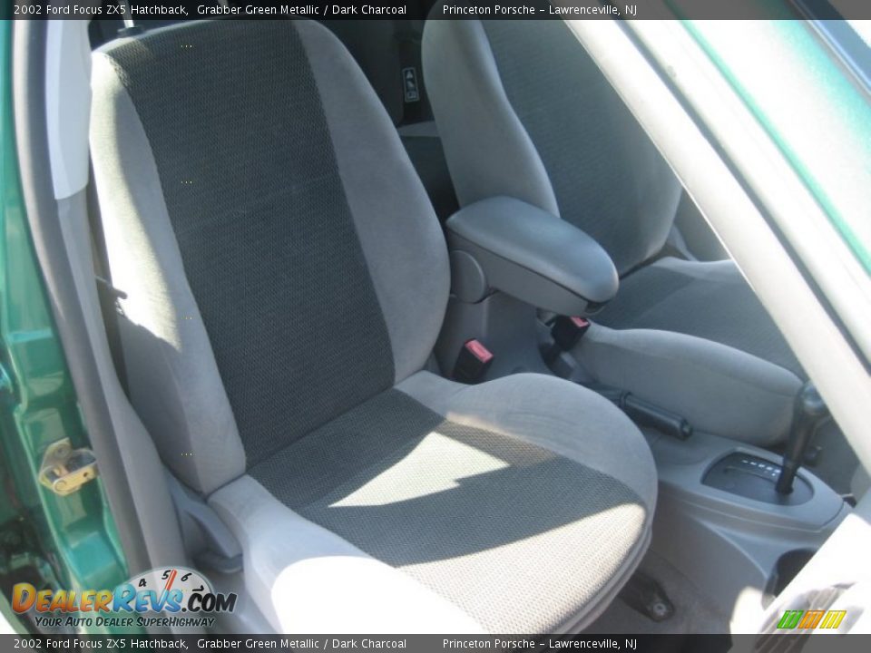 2002 Ford Focus ZX5 Hatchback Grabber Green Metallic / Dark Charcoal Photo #22