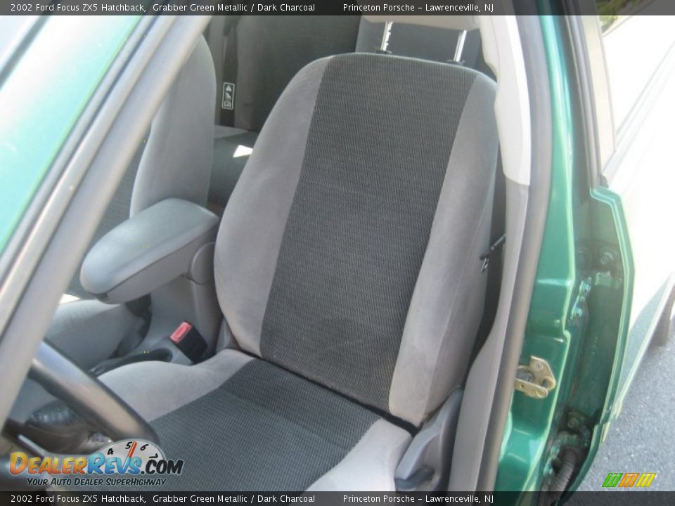 2002 Ford Focus ZX5 Hatchback Grabber Green Metallic / Dark Charcoal Photo #23