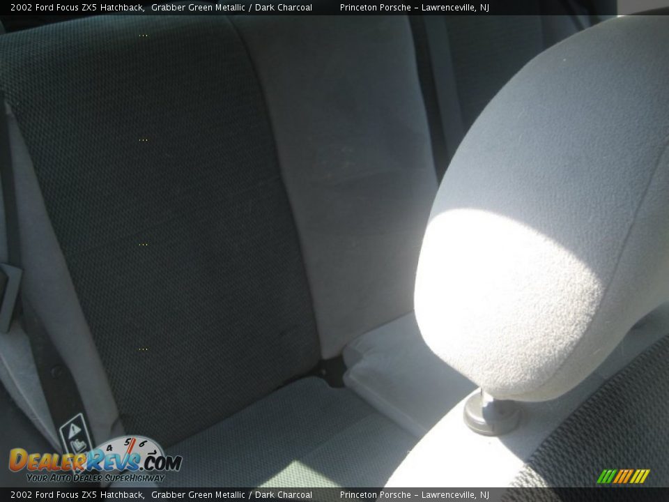 2002 Ford Focus ZX5 Hatchback Grabber Green Metallic / Dark Charcoal Photo #26