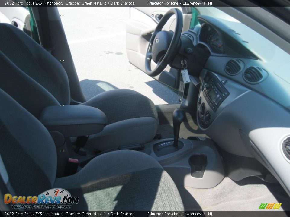 2002 Ford Focus ZX5 Hatchback Grabber Green Metallic / Dark Charcoal Photo #28