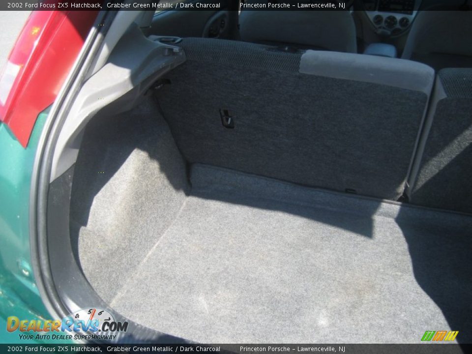 2002 Ford Focus ZX5 Hatchback Trunk Photo #33