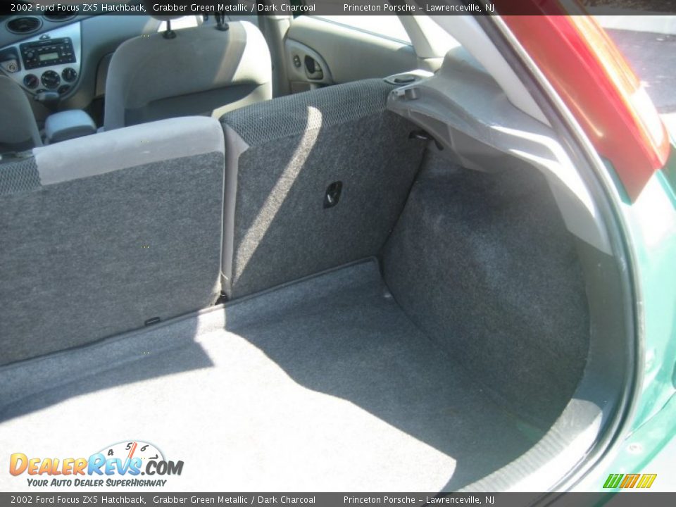 2002 Ford Focus ZX5 Hatchback Trunk Photo #34