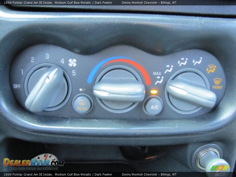Controls of 1999 Pontiac Grand Am SE Sedan Photo #14