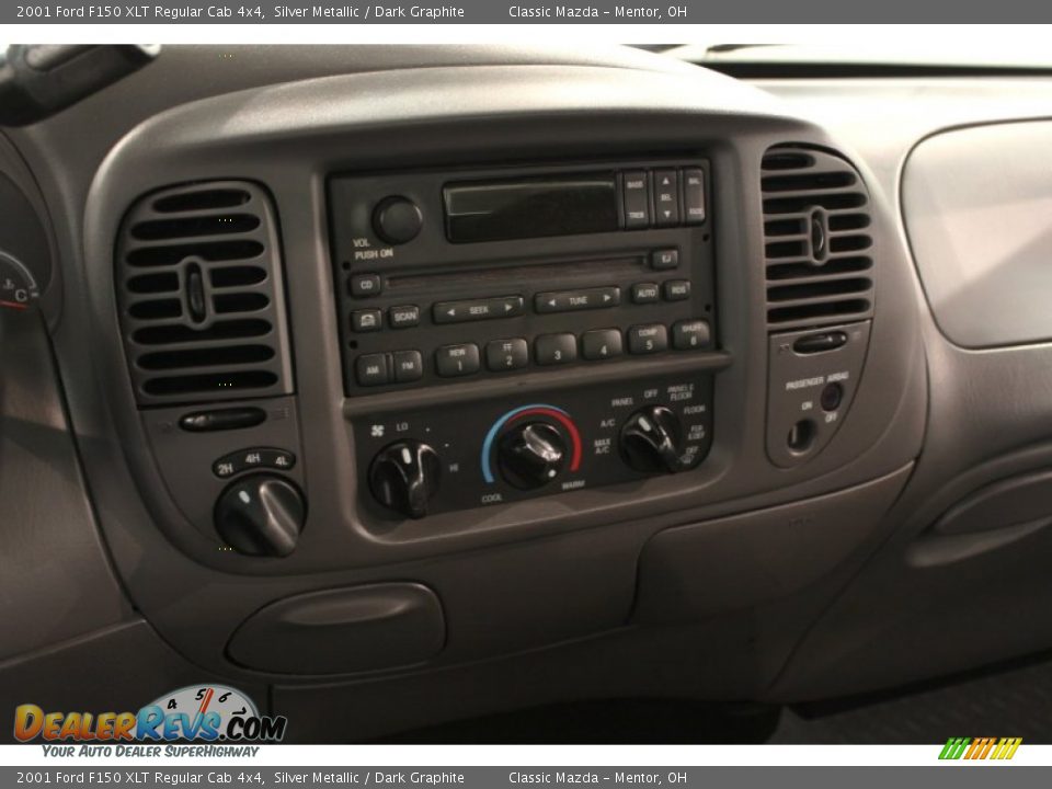 Controls of 2001 Ford F150 XLT Regular Cab 4x4 Photo #8