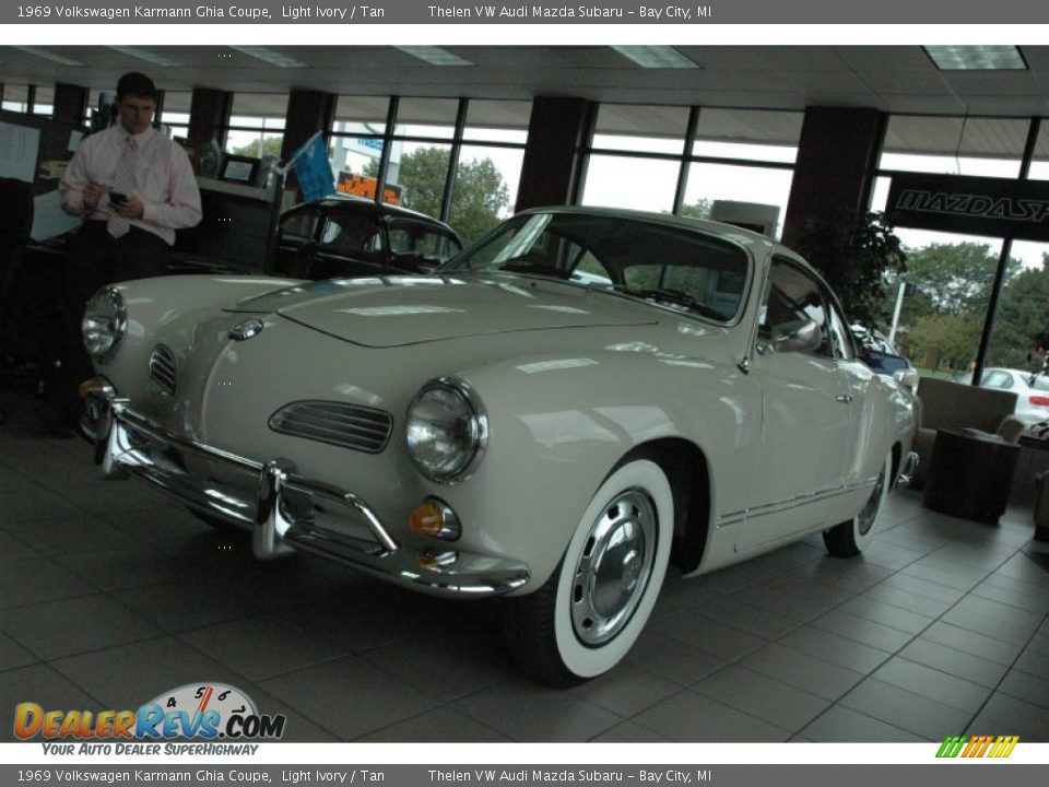 Front 3/4 View of 1969 Volkswagen Karmann Ghia Coupe Photo #3