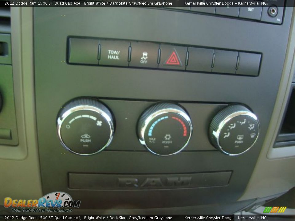 2012 Dodge Ram 1500 ST Quad Cab 4x4 Bright White / Dark Slate Gray/Medium Graystone Photo #20