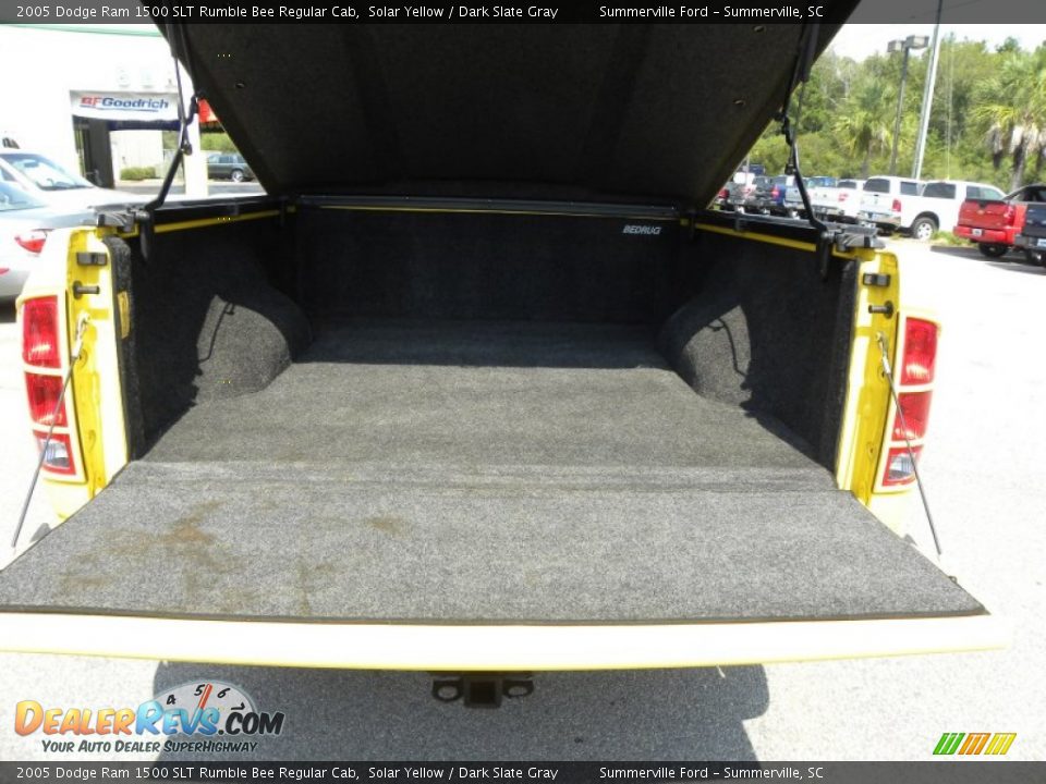 2005 Dodge Ram 1500 SLT Rumble Bee Regular Cab Solar Yellow / Dark Slate Gray Photo #12