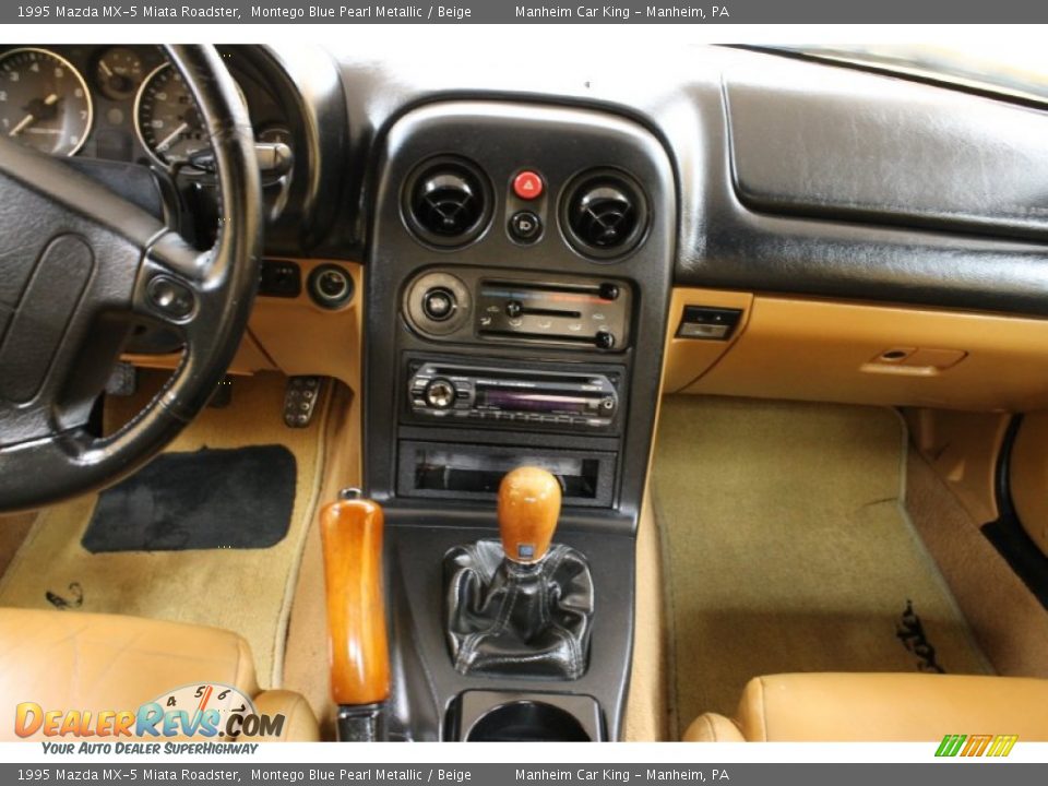 Controls of 1995 Mazda MX-5 Miata Roadster Photo #5