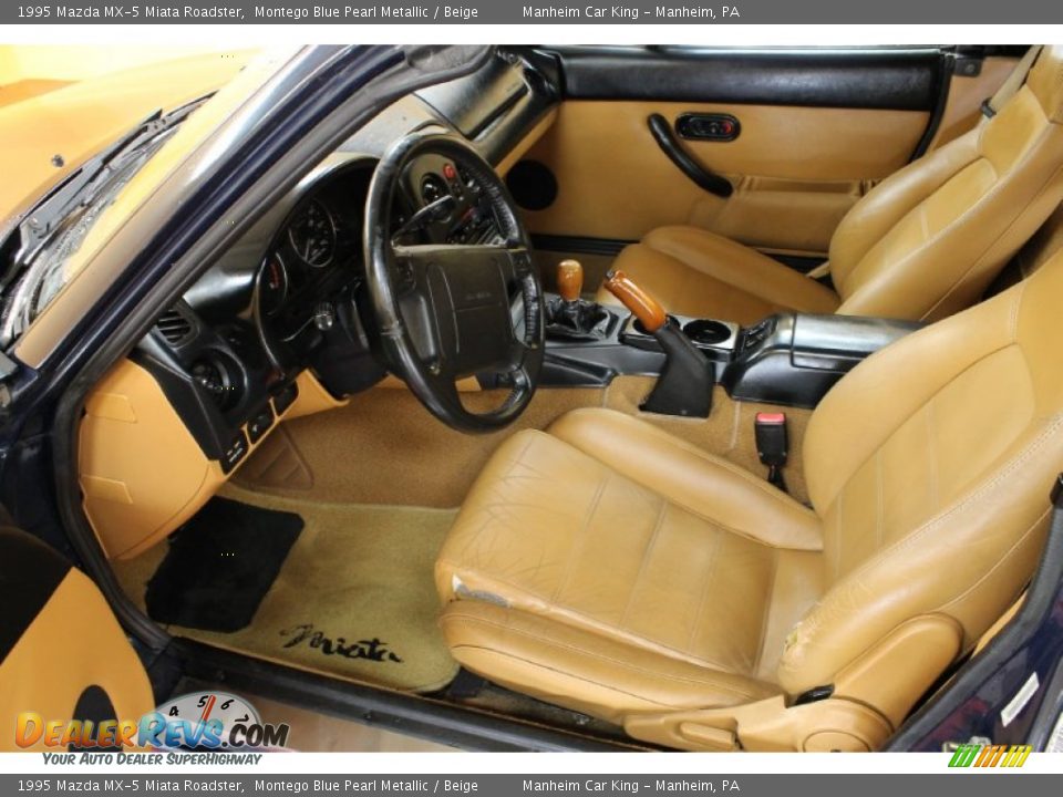 Beige Interior - 1995 Mazda MX-5 Miata Roadster Photo #10