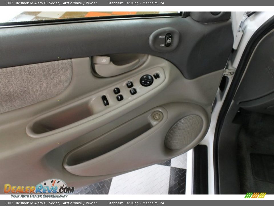 2002 Oldsmobile Alero GL Sedan Arctic White / Pewter Photo #9