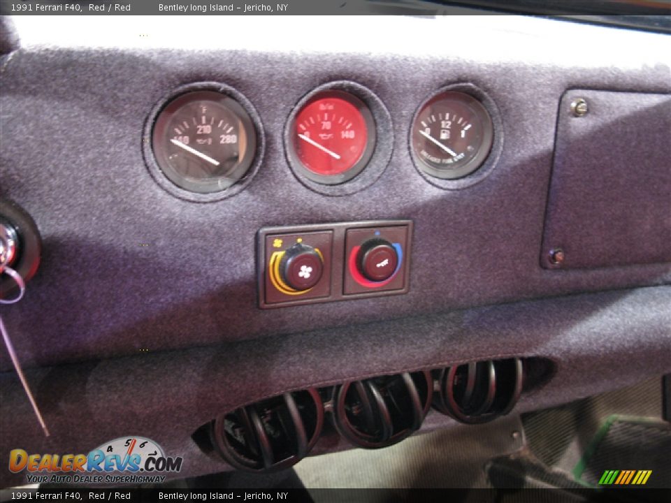 Controls of 1991 Ferrari F40  Photo #9