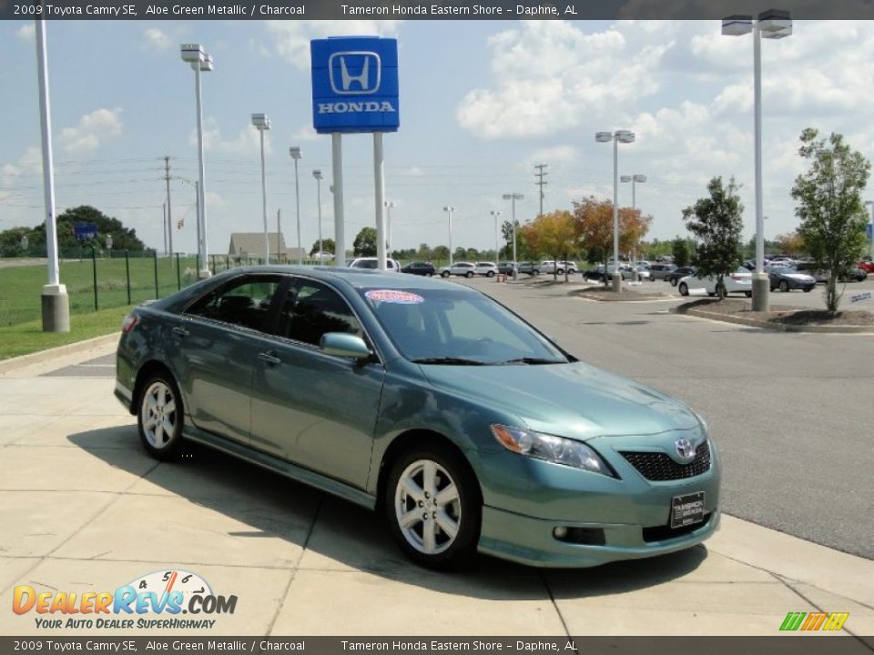 2009 Toyota Camry SE Aloe Green Metallic / Charcoal Photo #2